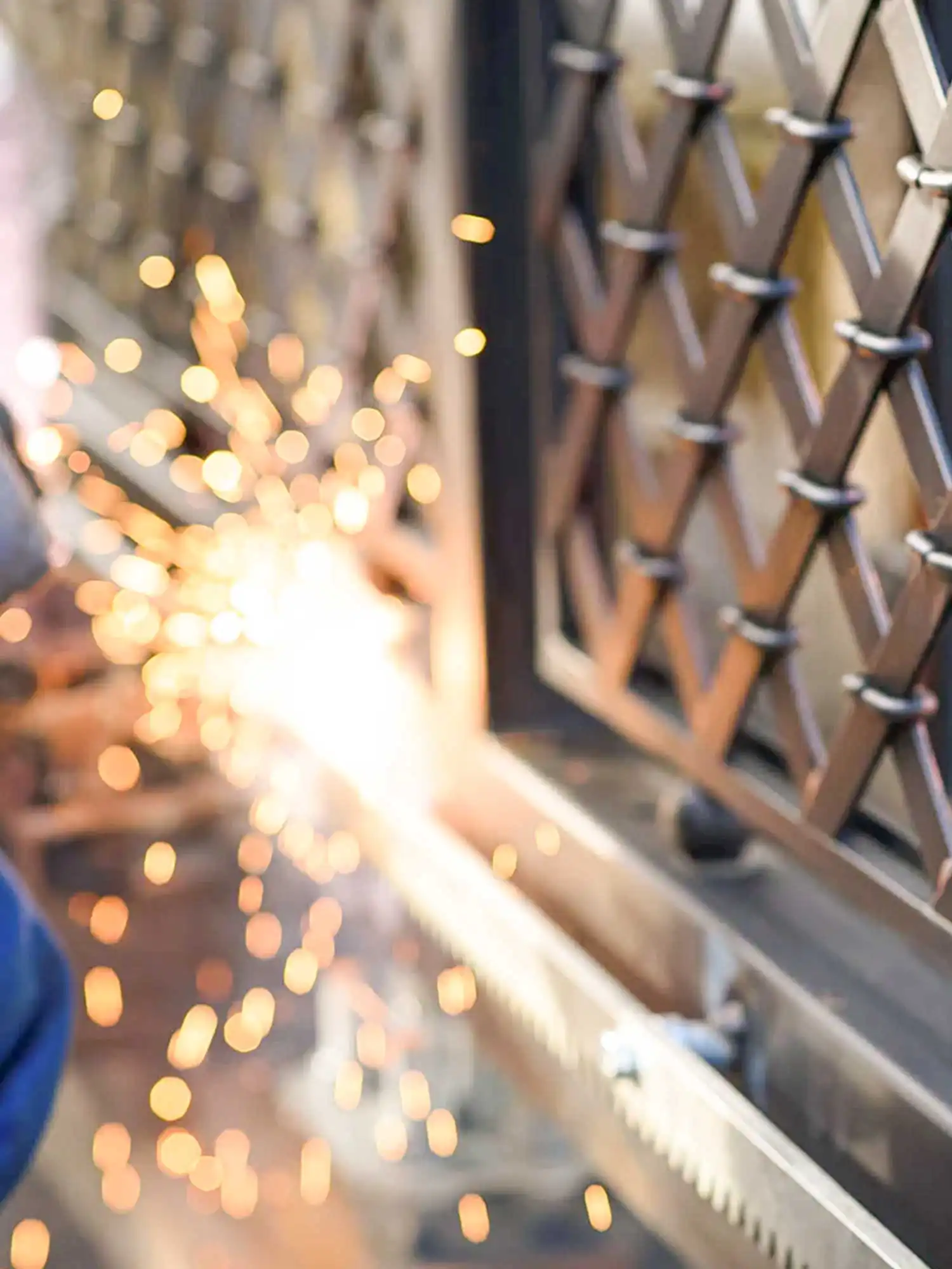 Installation porte automatique Paris - OFIP Serrurerie automatisme portail motorisé conformité PMR