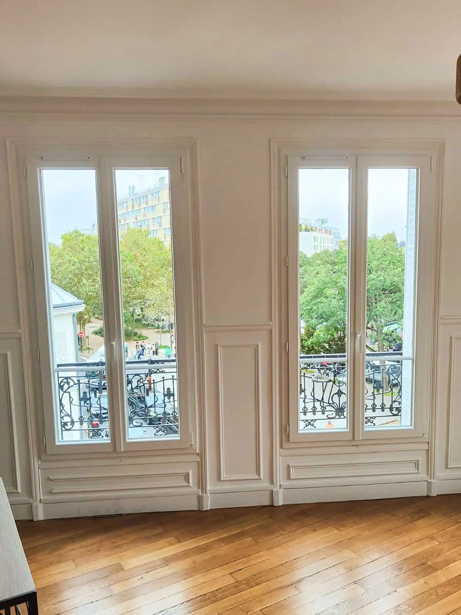 Installation de fenêtres performantes à Paris par OFIP Serrurerie - PVC bois aluminium