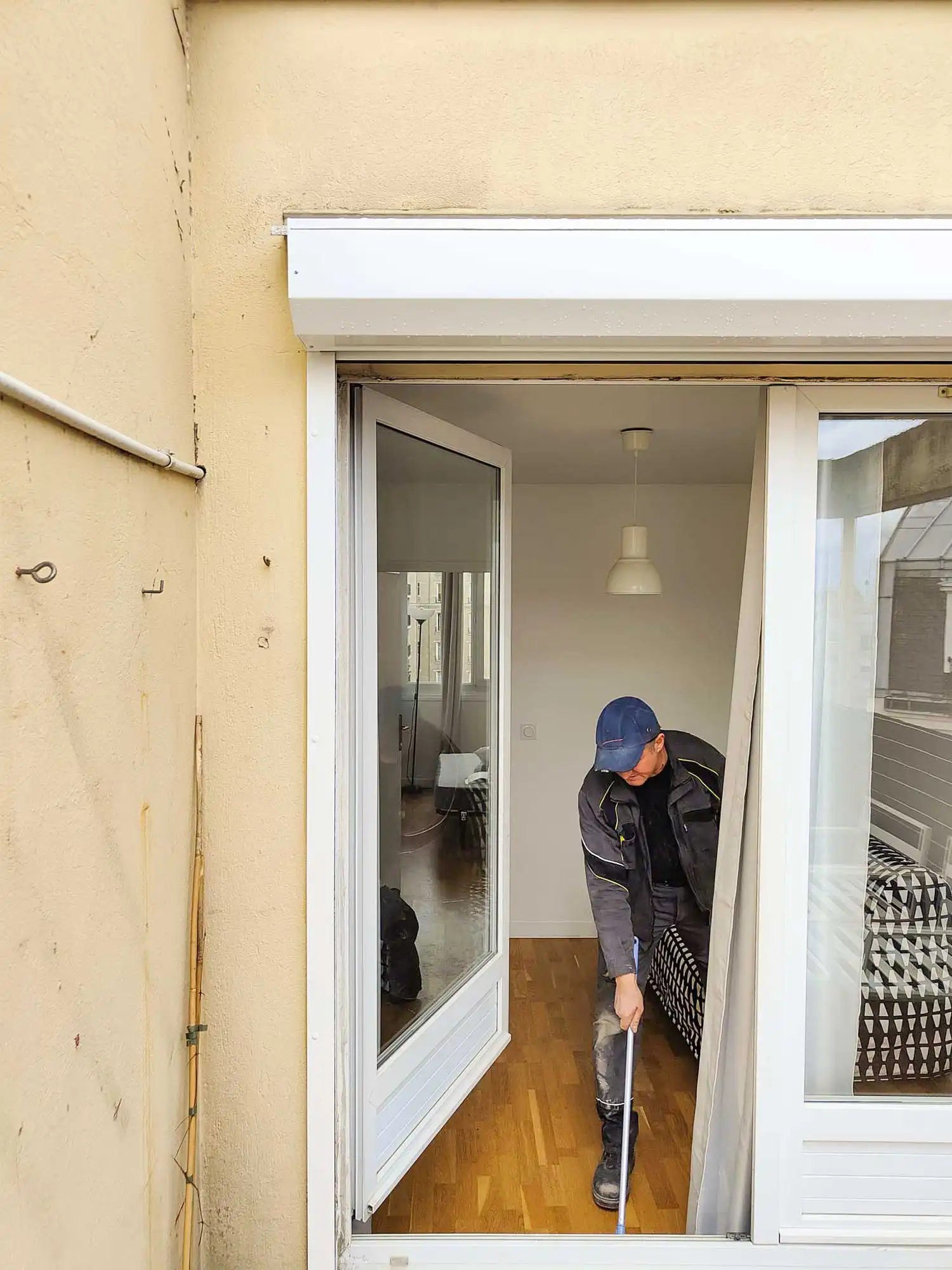 Installation fenêtres performantes PVC bois aluminium Paris OFIP Serrurerie