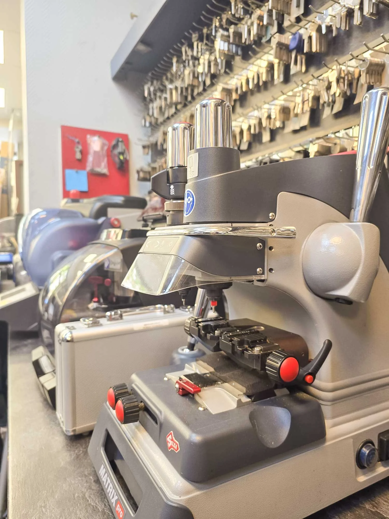 Atelier reproduction de clés OFIP Serrurerie Paris 12e - toutes marques brevetées et standard