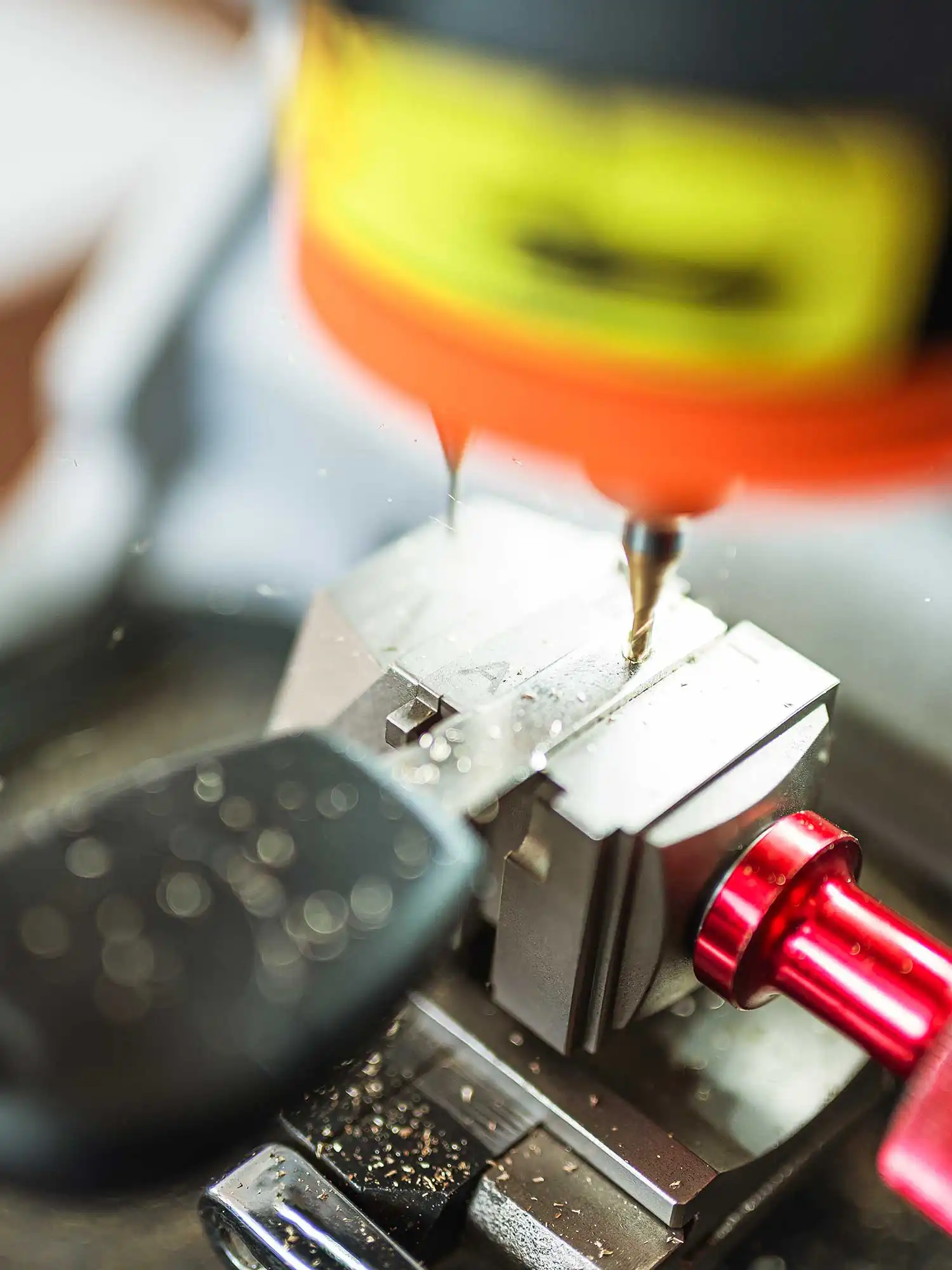 Serrurier automobile Paris - ouverture voiture clé auto programmation télécommande OFIP