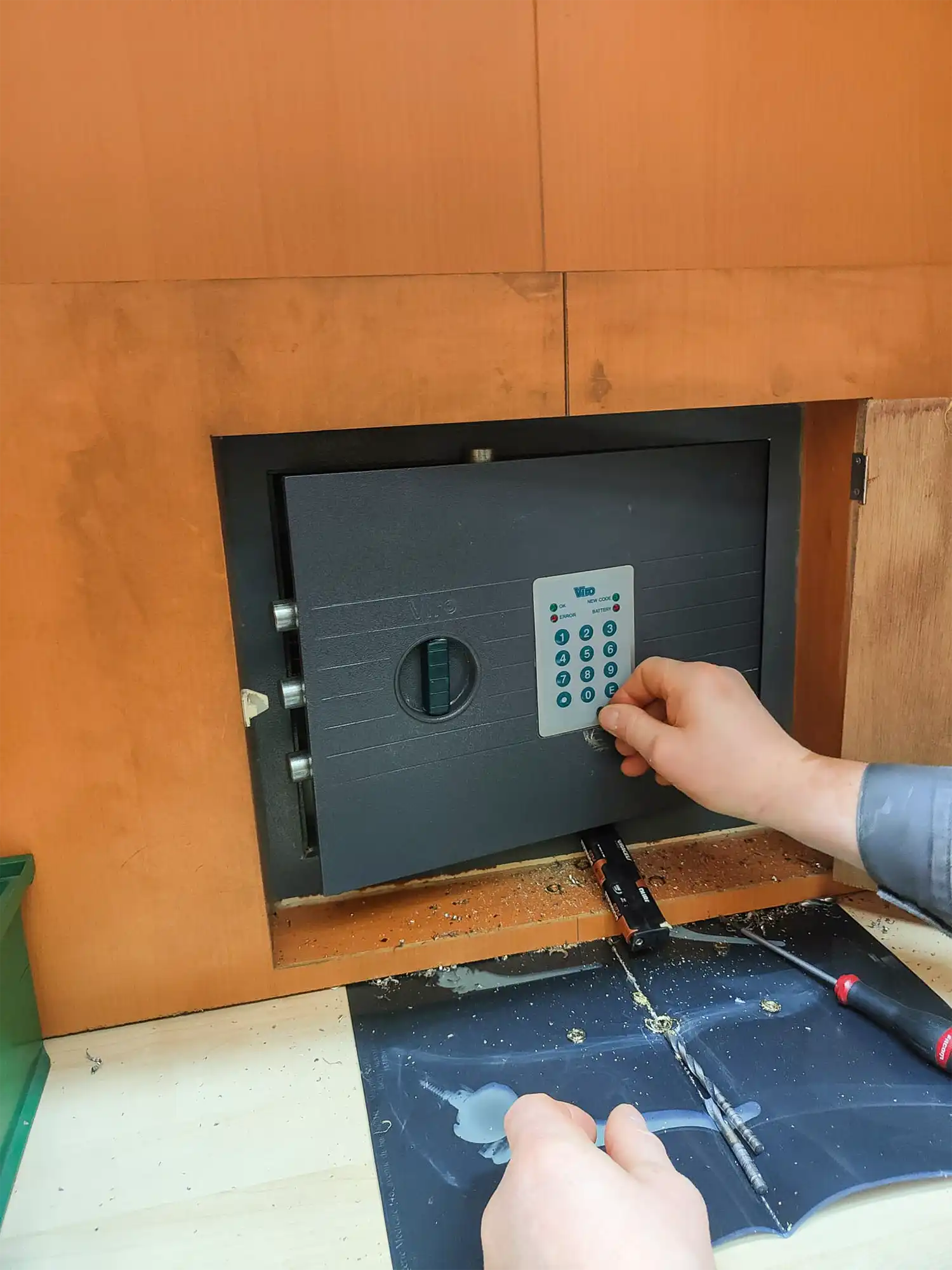 Installation coffre-fort de sécurité par OFIP Serrurerie à Paris